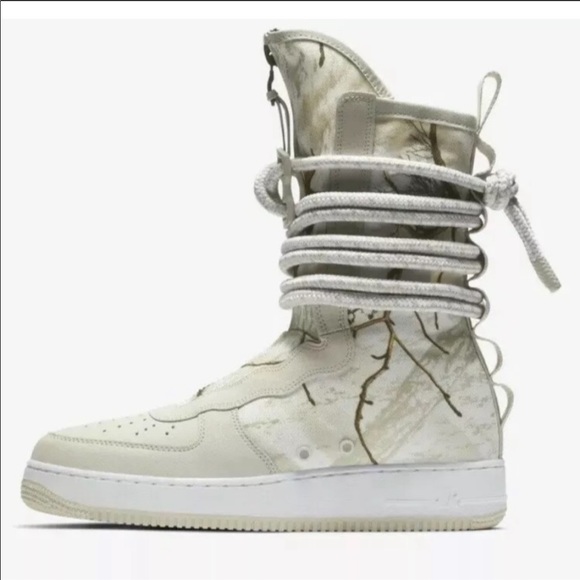 Nike - Picture 2 of 6